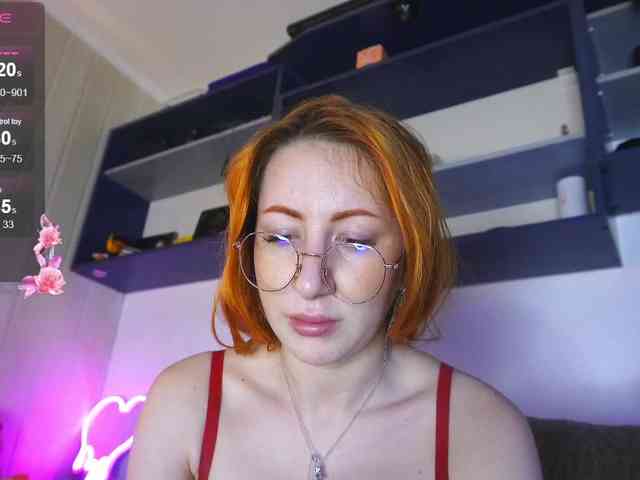 Daddyslittleslutfox webcam