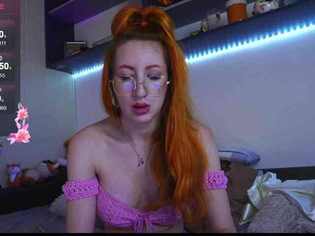 Daddyslittleslutfox webcam
