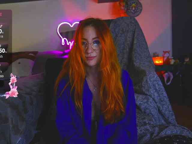 Daddyslittleslutfox webcam