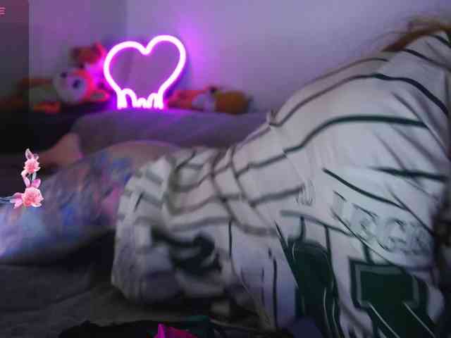 Daddyslittleslutfox webcam