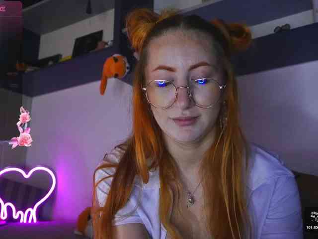 Daddyslittleslutfox webcam
