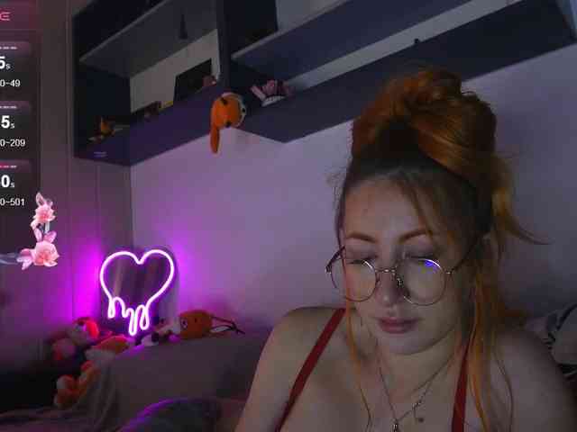 Daddyslittleslutfox webcam