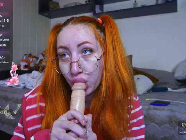 Daddyslittleslutfox webcam