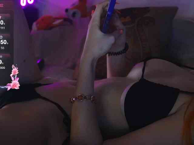 Daddyslittleslutfox webcam