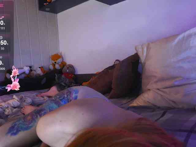 Daddyslittleslutfox webcam
