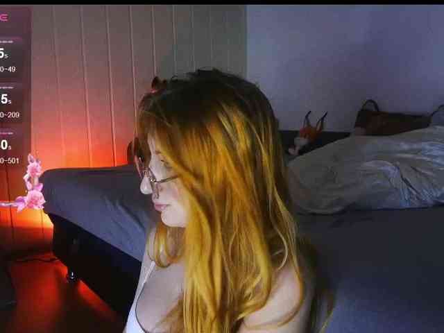 Daddyslittleslutfox webcam