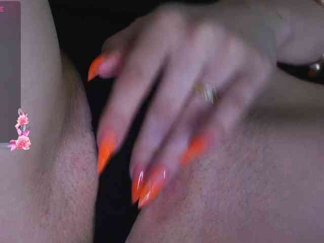 Daddyslittleslutfox webcam