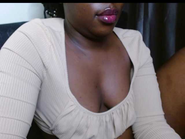 Chocolateebony1 live cam on BongaCams