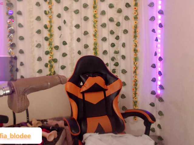 sofiacurvy live cam on BongaCams
