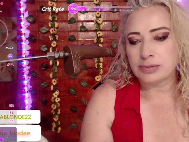 sofiacurvy live webcam show