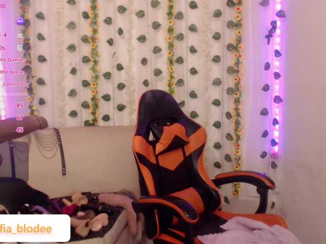 sofiacurvy live cam on BongaCams