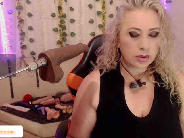 sofiacurvy webcam