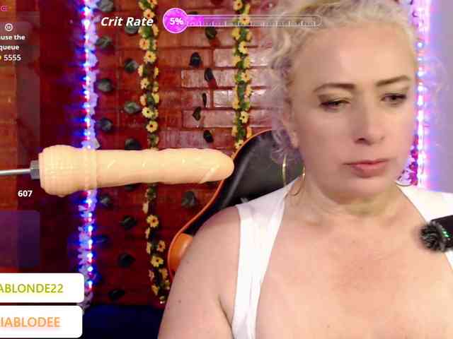 sofiacurvy webcam