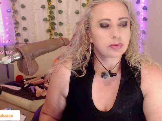 sofiacurvy