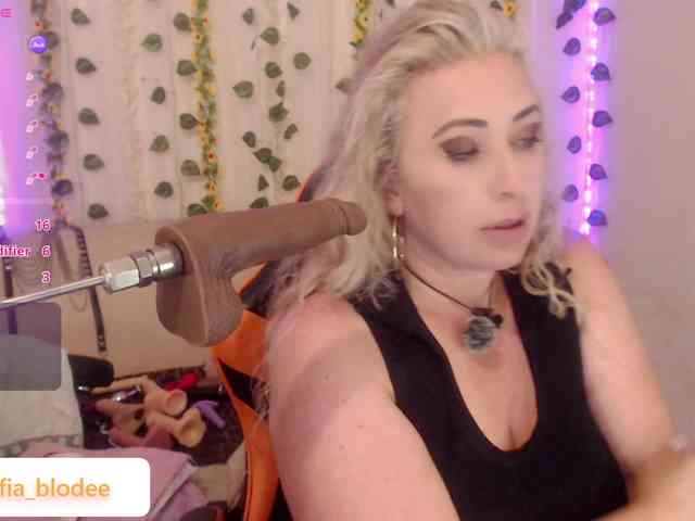 sofiacurvy webcam