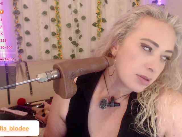 sofiacurvy