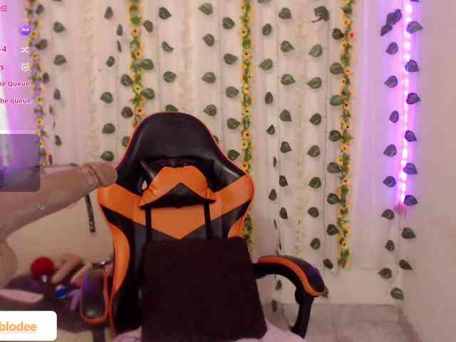 sofiacurvy webcam