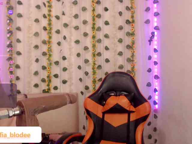 sofiacurvy webcam