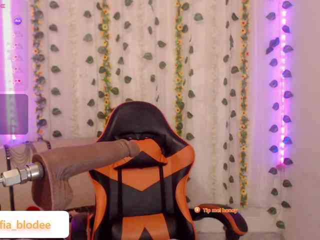 sofiacurvy webcam
