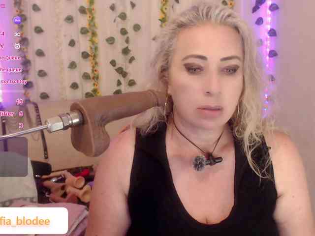 sofiacurvy