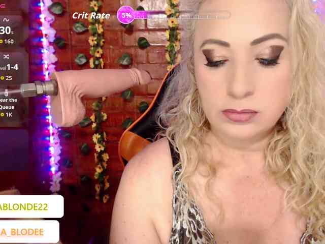 sofiacurvy webcam