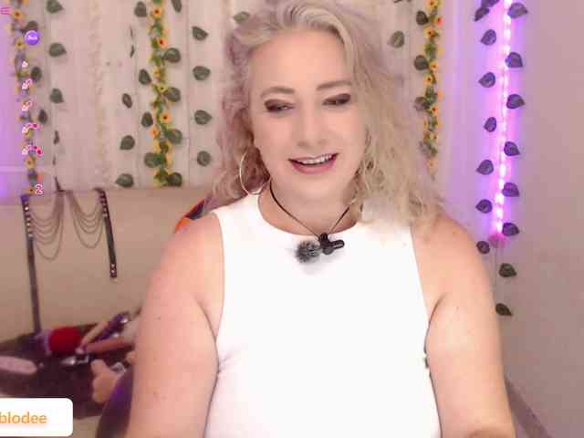 sofiacurvy webcam
