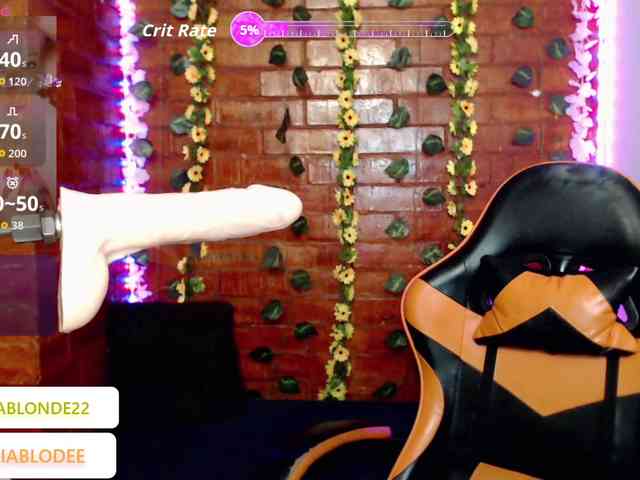 sofiacurvy webcam