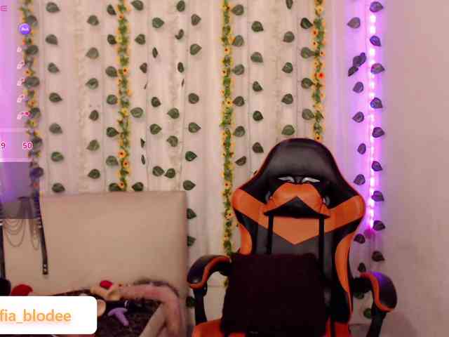 sofiacurvy webcam