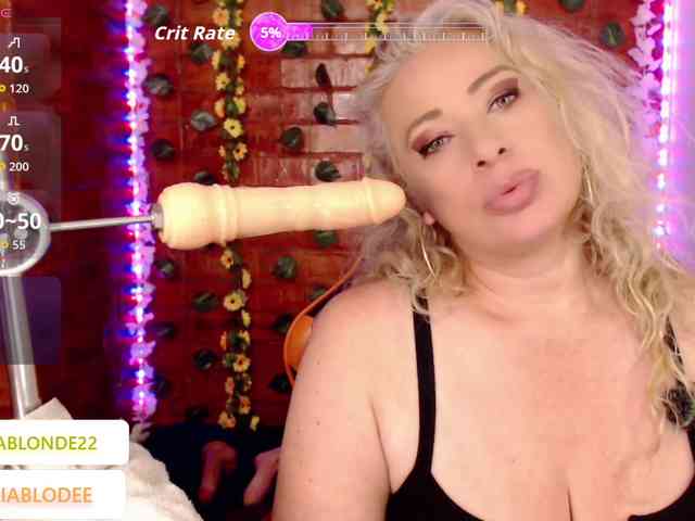 sofiacurvy webcam