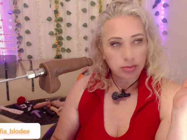 sofiacurvy webcam