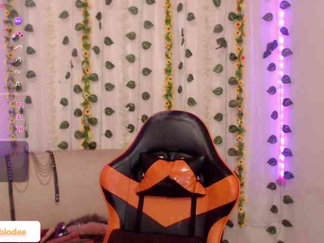 sofiacurvy webcam