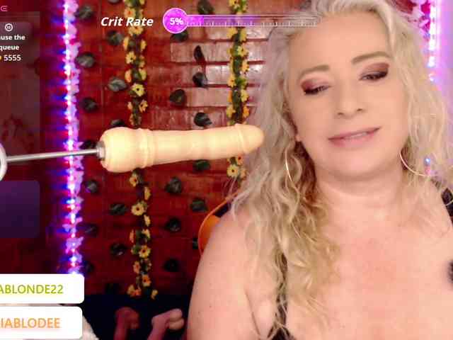 sofiacurvy webcam