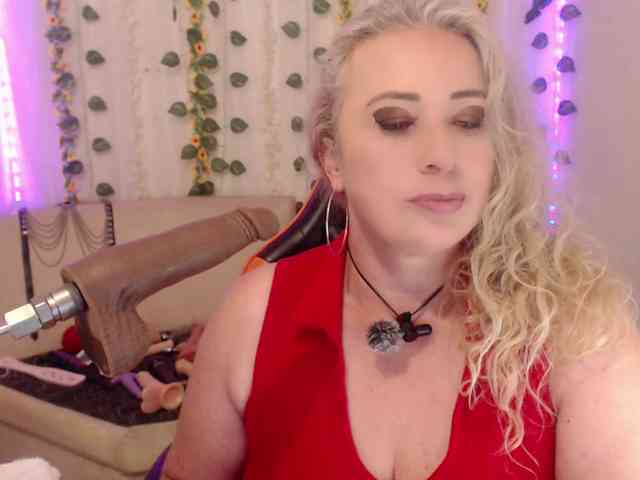 sofiacurvy webcam