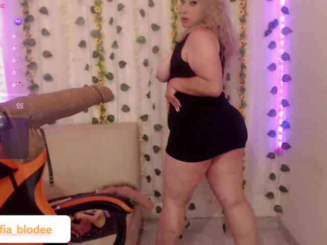 sofiacurvy