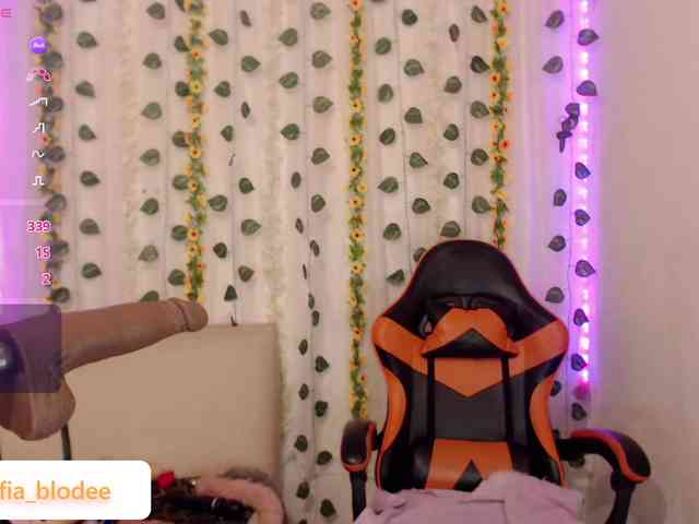sofiacurvy webcam