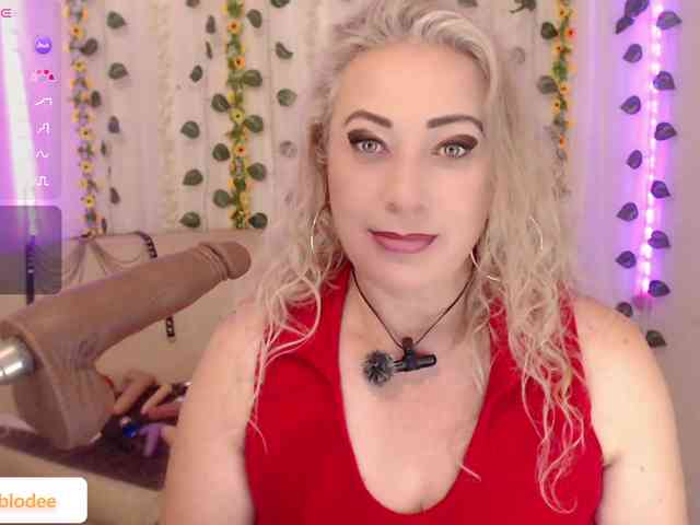 sofiacurvy webcam