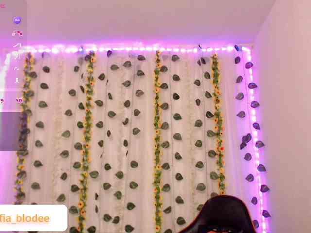 sofiacurvy webcam
