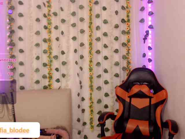 sofiacurvy webcam