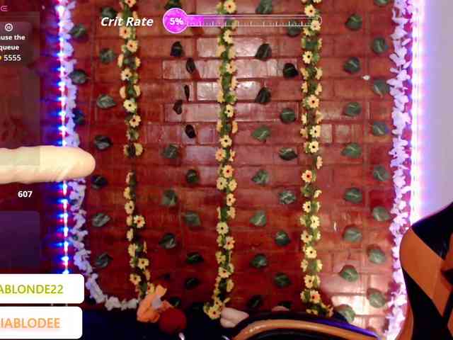 sofiacurvy webcam
