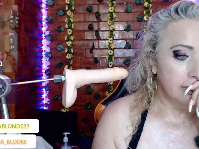 sofiacurvy webcam