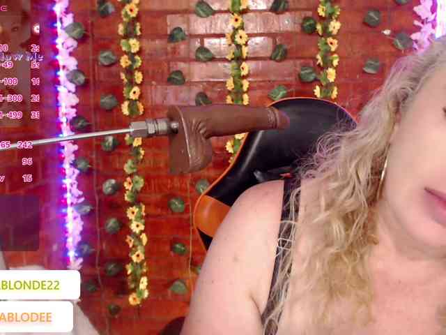 sofiacurvy webcam