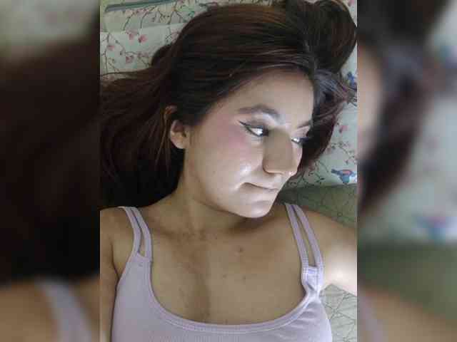 LaraJohnson webcam