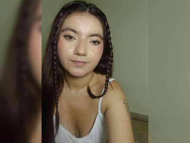 LaraJohnson webcam