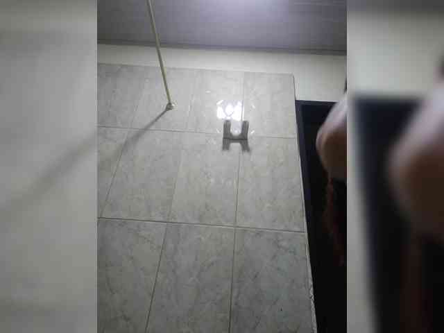 LaraJohnson webcam