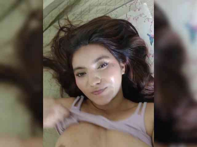 LaraJohnson webcam