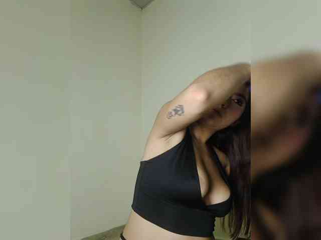LaraJohnson webcam