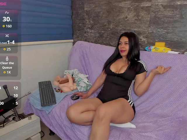 Oriana-Olsen live cam on BongaCams