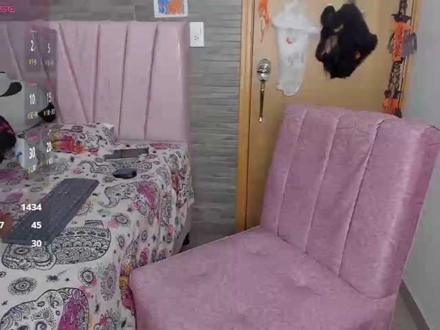 Oriana-Olsen live cam on BongaCams