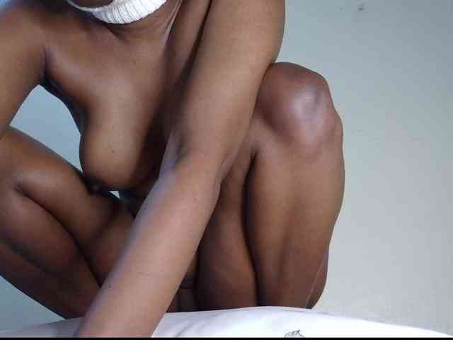 HudaMarie webcam