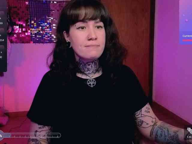 Este modelo está ao vivo agora. SenoritaDakota